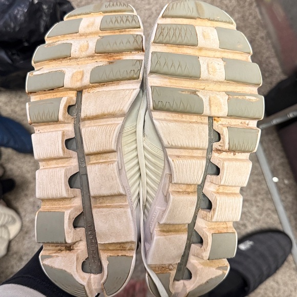 On Running Light Gray and White Athletic Shoes womens size 9 - Picture 17 of 17